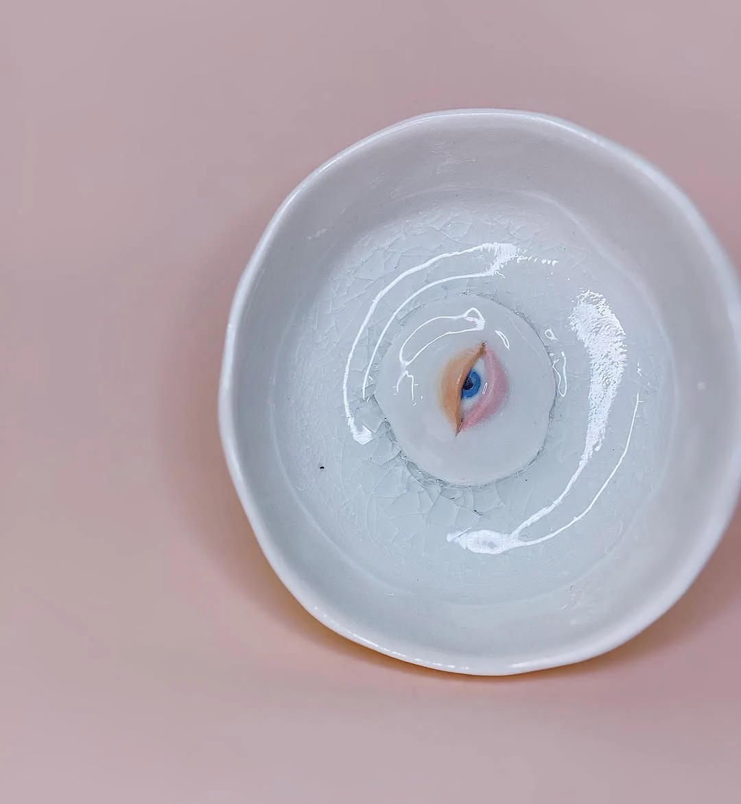 Тарелка «Глаз». Фарфор · Глазурь · Пигменты, 2022